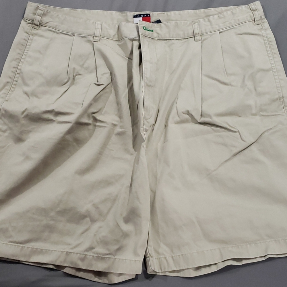 Tommy Hilfiger pleated khaki shorts